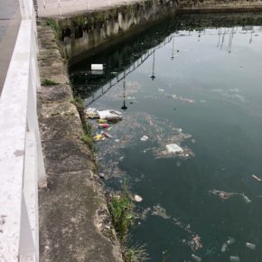 Ciudadanos reclama medidas para que el Puerto Deportivo deje de ser un “vertedero”