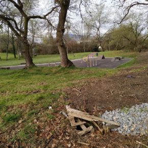 Ciudadanos denuncia la falta de seguridad en el acondicionamiento del parque de agility en La Fresneda.