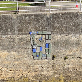 Ciudadanos denuncia desperfectos en los mosaicos de Rubio Camín en el cauce del rio Piles por la obra de el pozo de tormentas