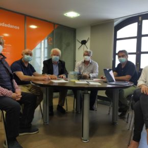 Ánimo de colaboración y buena sintonía en la primera reunión entre el grupo municipal de Ciudadanos Avilés y la nueva junta directiva 